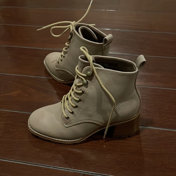 KORKS Chelsea Combat Lace-up Natural Heels Booties Beige size 6.5M - Picture 7 of 10
